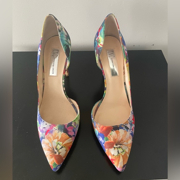 Floral Heels - size 8 - Picture 2 of 4
